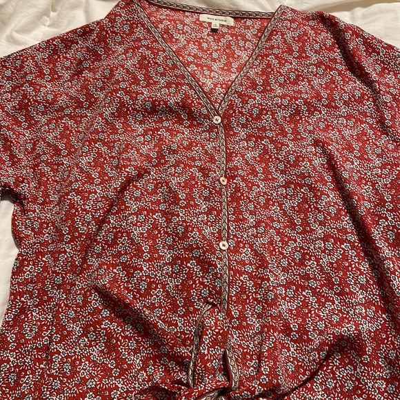 Max Studio - Red, White, & Black Floral Design Blouse - 1/2 Sleeve - Small - Picture 6 of 8